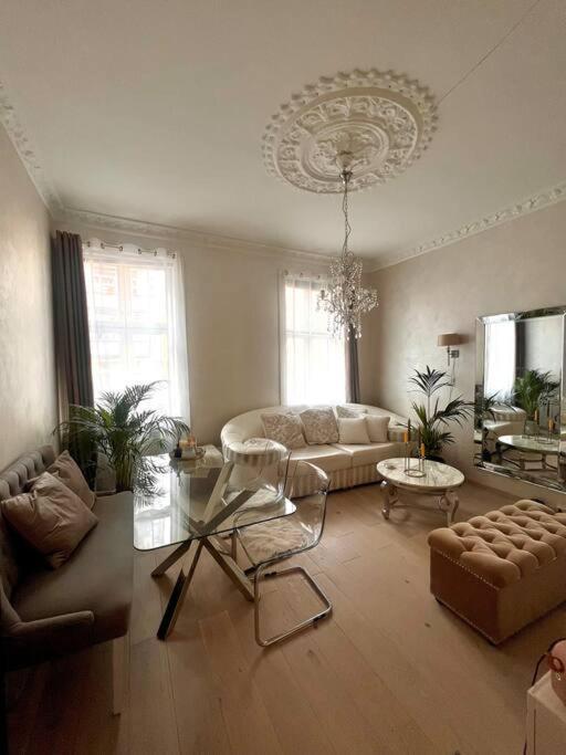 Royal Neighbourhood Elegant Flat In Central Осло Экстерьер фото